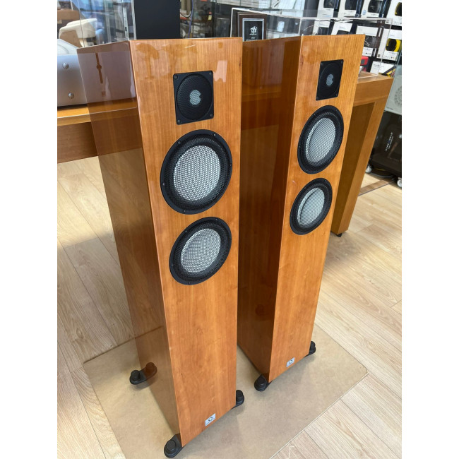 Marten Miles III* (*PRE-OWNED)