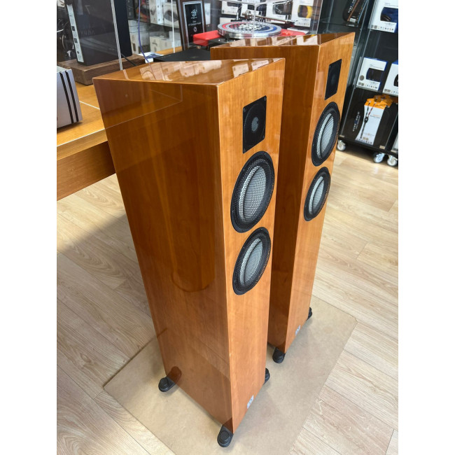 Marten Miles III* (*PRE-OWNED)