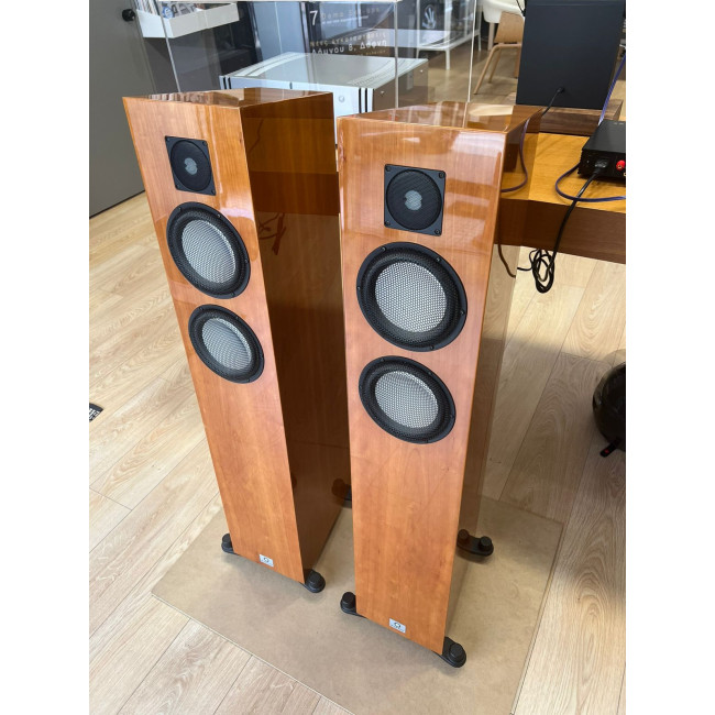 Marten Miles III* (*PRE-OWNED)