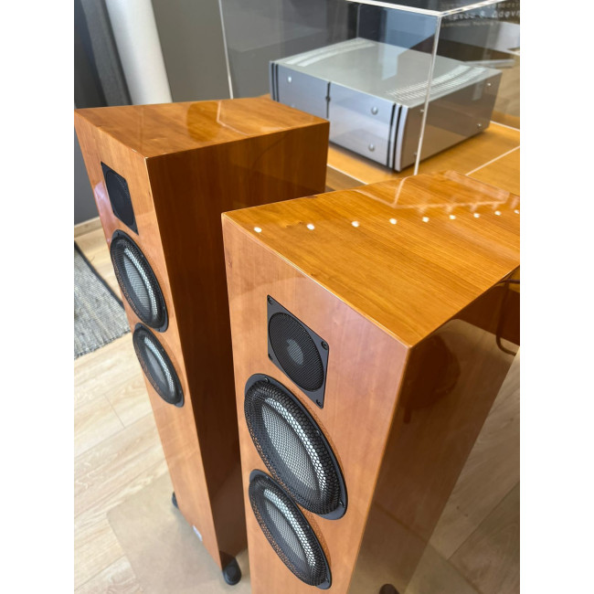 Marten Miles III* (*PRE-OWNED)