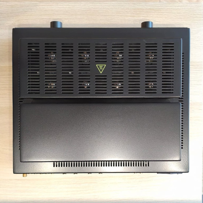 Audio Hungary Qualiton C200 Preamplifier Total Black* (*PRE-OWNED)