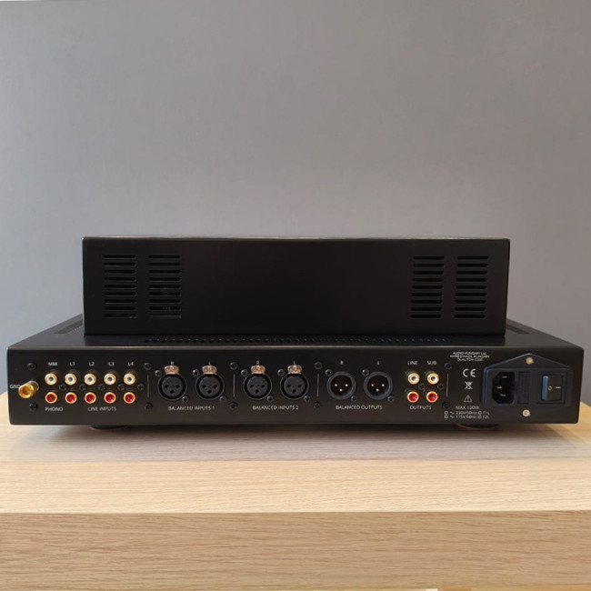 Audio Hungary Qualiton C200 Preamplifier Total Black* (*PRE-OWNED)