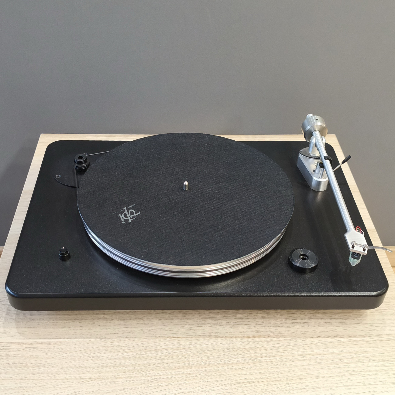 VPI Cliffwood Satin Black* (*PRE-OWNED)
