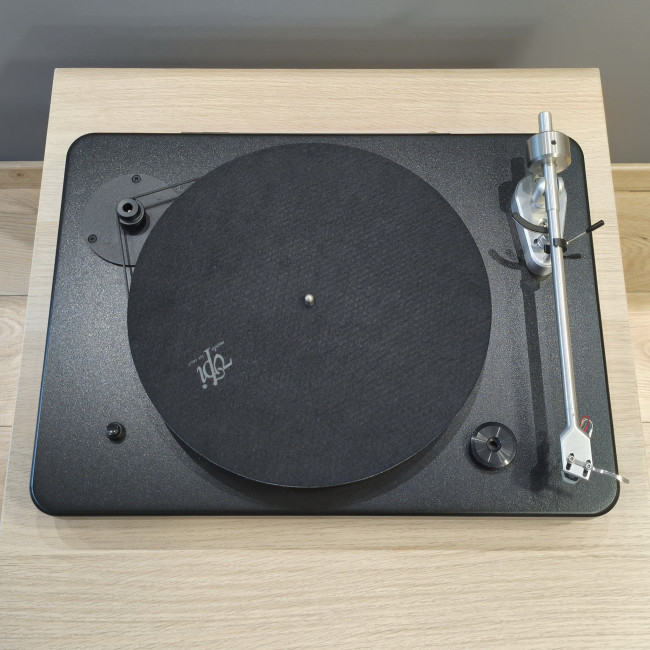 VPI Cliffwood Satin Black* (*PRE-OWNED)