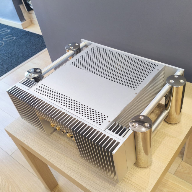 Chord SPM 1050 Power Amplifier Silver