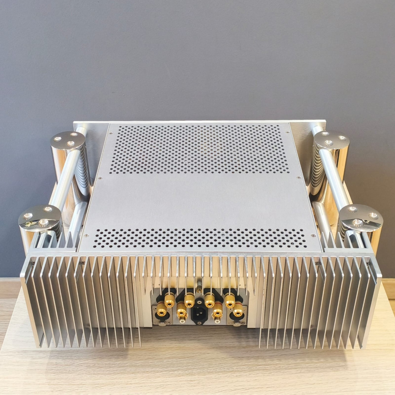 Chord SPM 1050 Power Amplifier Silver