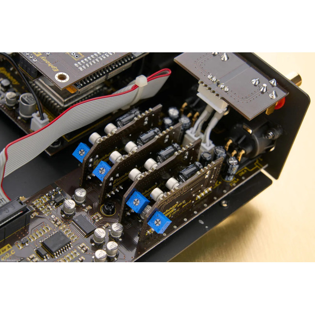 Euphony Balanced Discrete DAC with Network Streaming