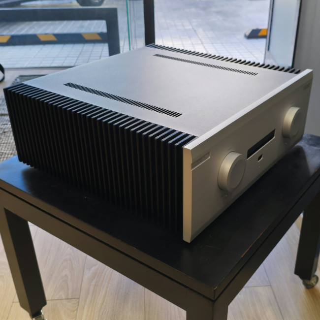 Musical Fidelity M8xi Super Integrated Amplifier* (*PRE-OWNED)
